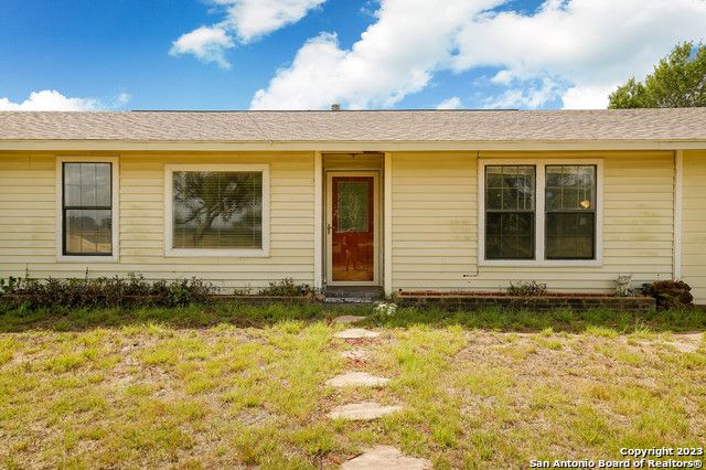 3481 State Highway 97 W, Floresville, TX 78114