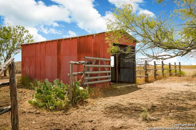 3481 State Highway 97 W, Floresville, TX 78114