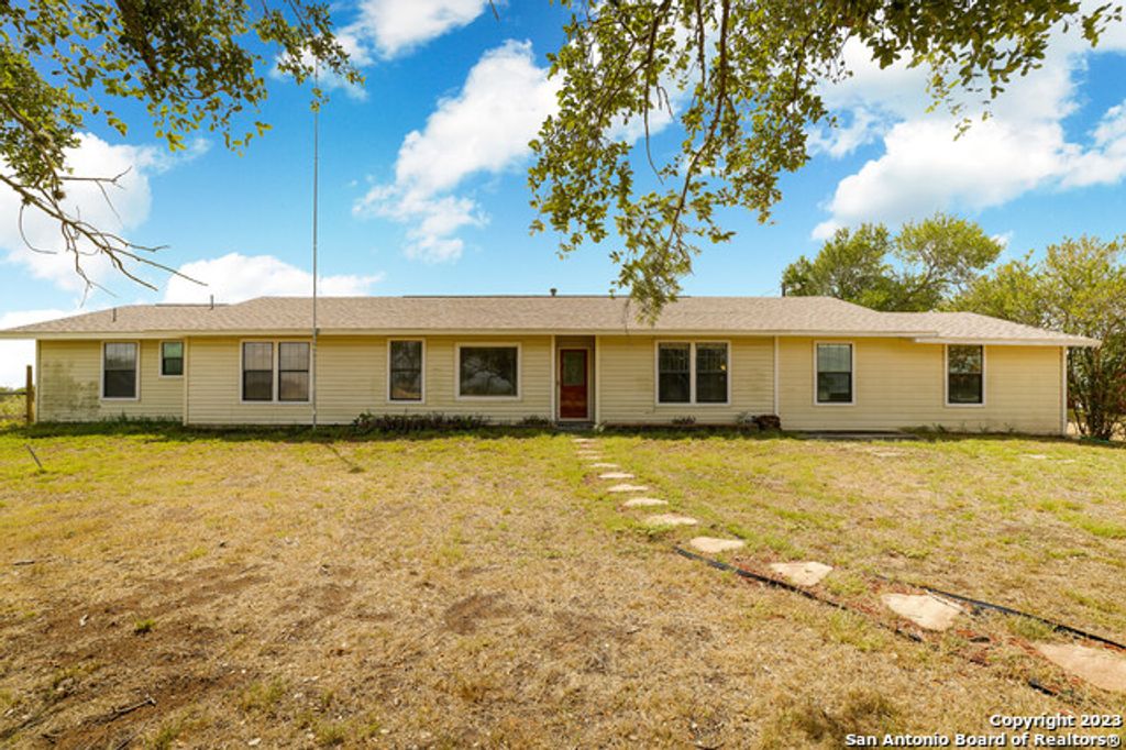 3481 State Highway 97 W, Floresville, TX 78114