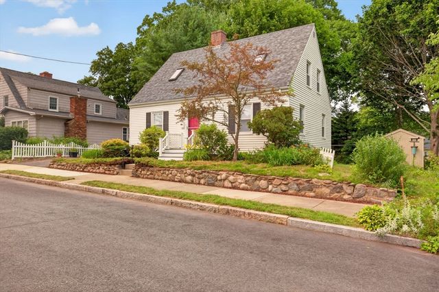 414 Archer St, Fall River, MA 02720