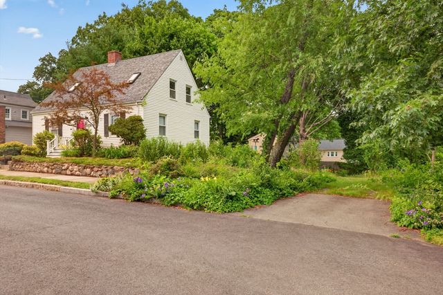 414 Archer St, Fall River, MA 02720
