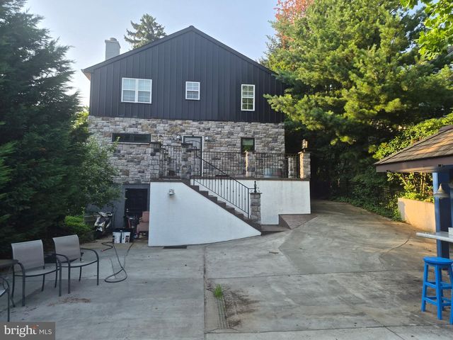 618 GATES ST, Philadelphia, PA 19128