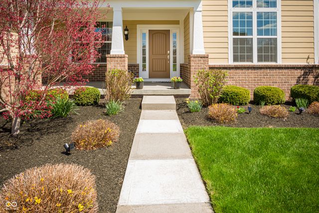 8920 Sandstone Place, Zionsville, IN 46077