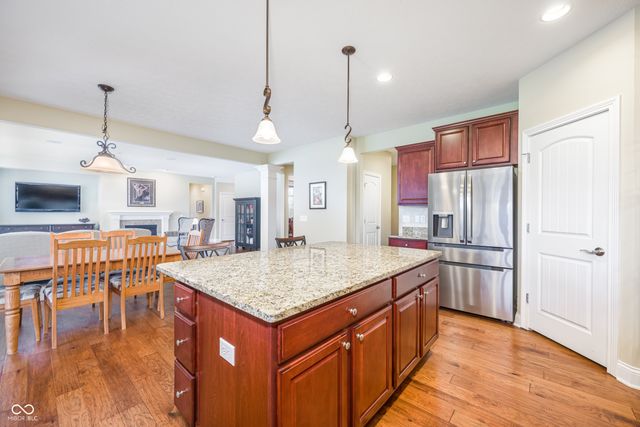 8920 Sandstone Place, Zionsville, IN 46077