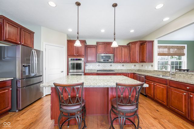 8920 Sandstone Place, Zionsville, IN 46077