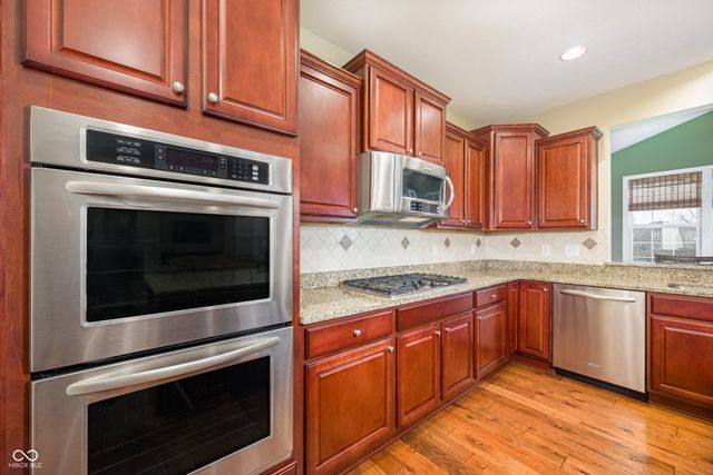 8920 Sandstone Place, Zionsville, IN 46077