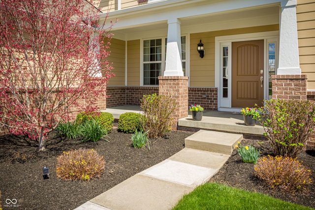 8920 Sandstone Place, Zionsville, IN 46077