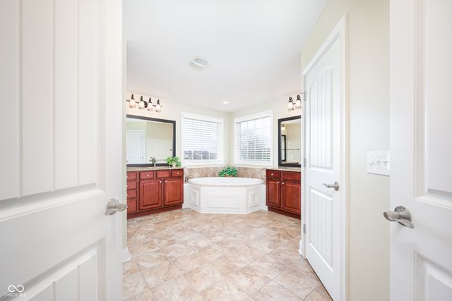8920 Sandstone Place, Zionsville, IN 46077