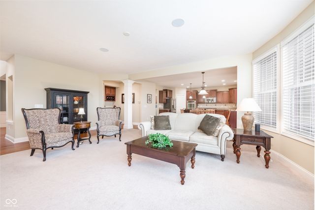 8920 Sandstone Place, Zionsville, IN 46077
