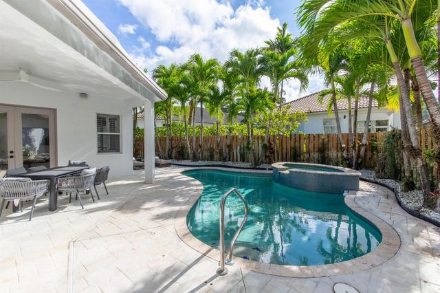 2443 Players Court, Wellington, FL 33414