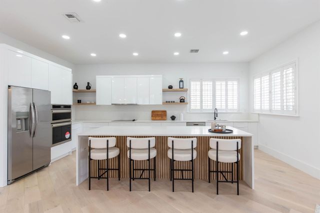 2443 Players Court, Wellington, FL 33414