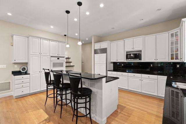 2 New Meadow Lane, Topsfield, MA 01983