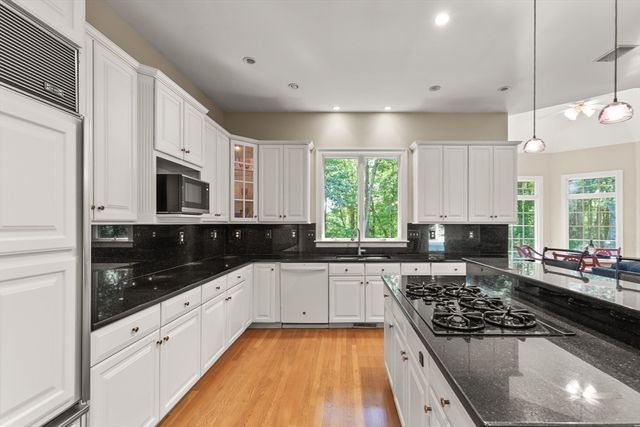 2 New Meadow Lane, Topsfield, MA 01983