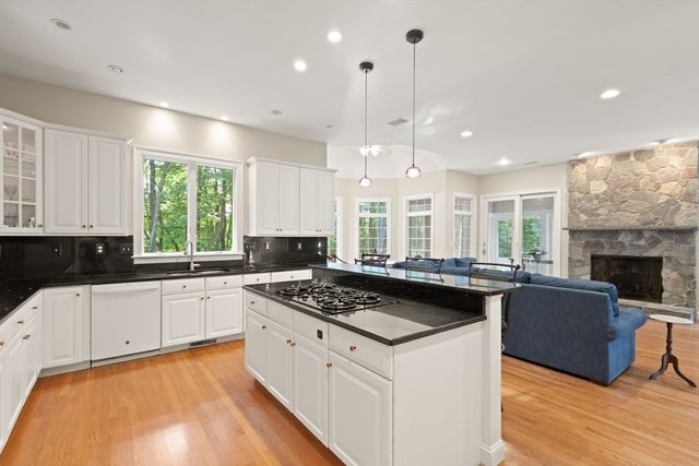 2 New Meadow Lane, Topsfield, MA 01983