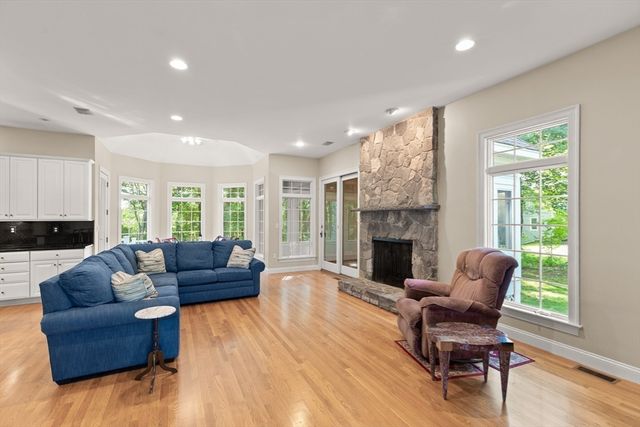 2 New Meadow Lane, Topsfield, MA 01983