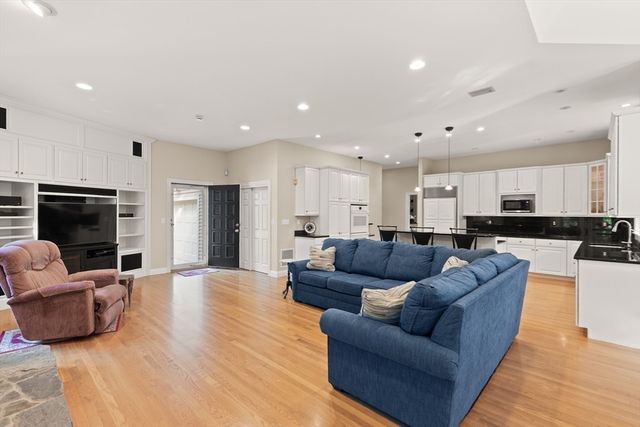 2 New Meadow Lane, Topsfield, MA 01983