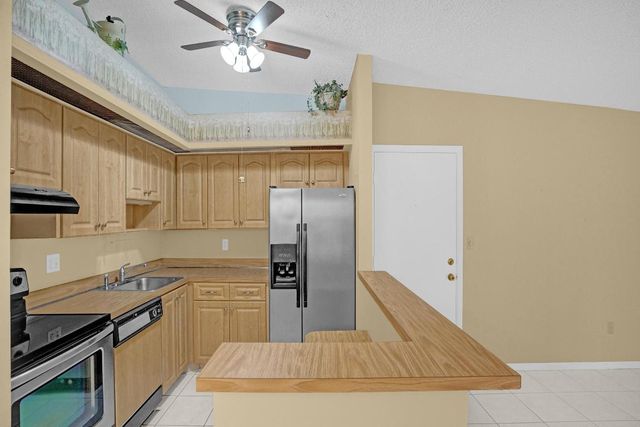 9933 N Belfort Circle 201, Tamarac, FL 33321