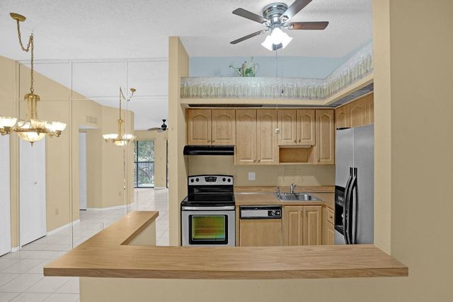 9933 N Belfort Circle 201, Tamarac, FL 33321