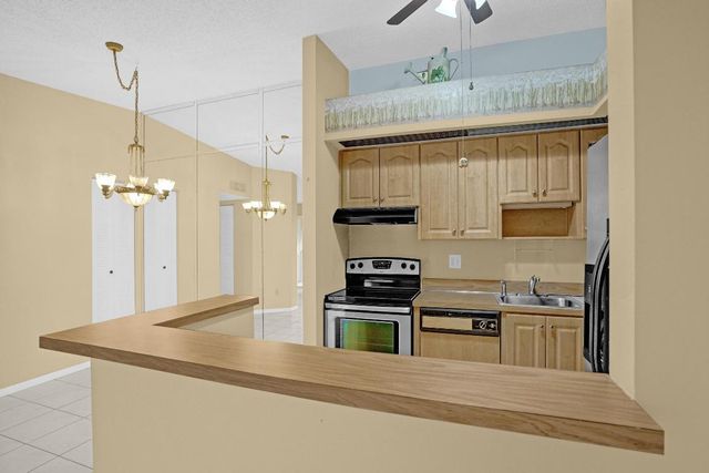 9933 N Belfort Circle 201, Tamarac, FL 33321