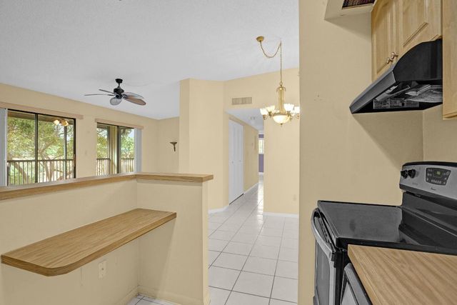 9933 N Belfort Circle 201, Tamarac, FL 33321