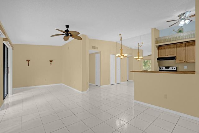 9933 N Belfort Circle 201, Tamarac, FL 33321