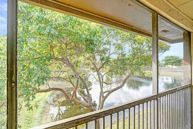 9933 N Belfort Circle 201, Tamarac, FL 33321