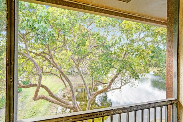 9933 N Belfort Circle 201, Tamarac, FL 33321