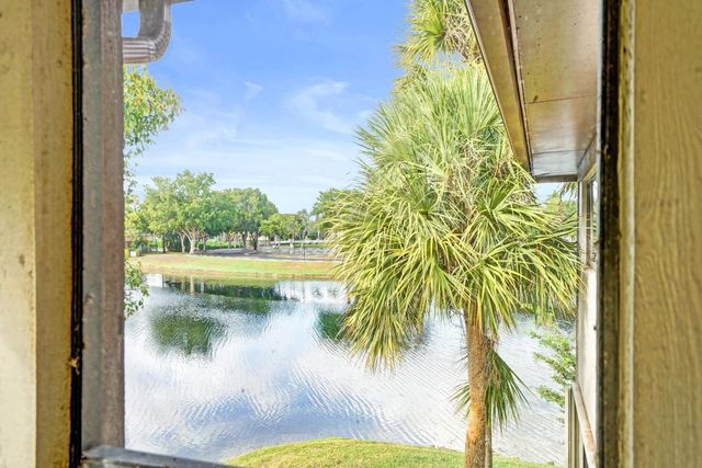 9933 N Belfort Circle 201, Tamarac, FL 33321