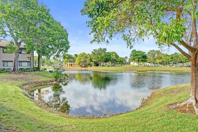 9933 N Belfort Circle 201, Tamarac, FL 33321