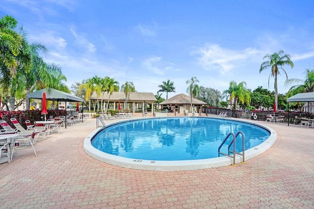 9933 N Belfort Circle 201, Tamarac, FL 33321