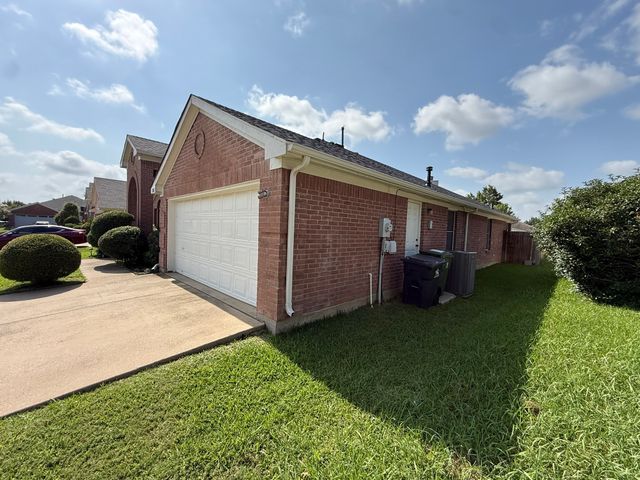 1202 Golden View Court, Arlington, TX 76001