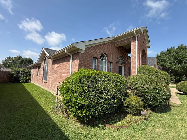 1202 Golden View Court, Arlington, TX 76001