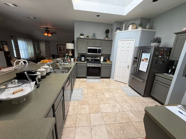 1202 Golden View Court, Arlington, TX 76001