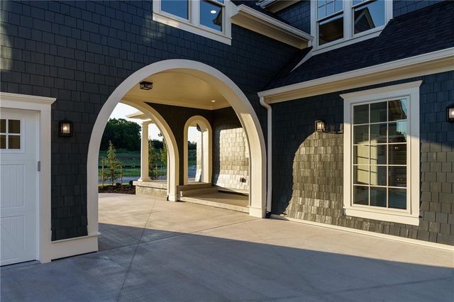 1201 SW Corinthian Lane, Lee's Summit, MO 64081