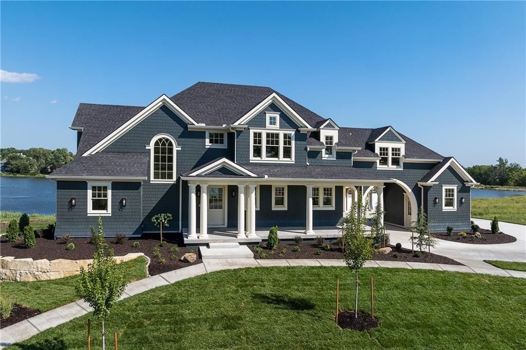 1201 SW Corinthian Lane, Lee's Summit, MO 64081