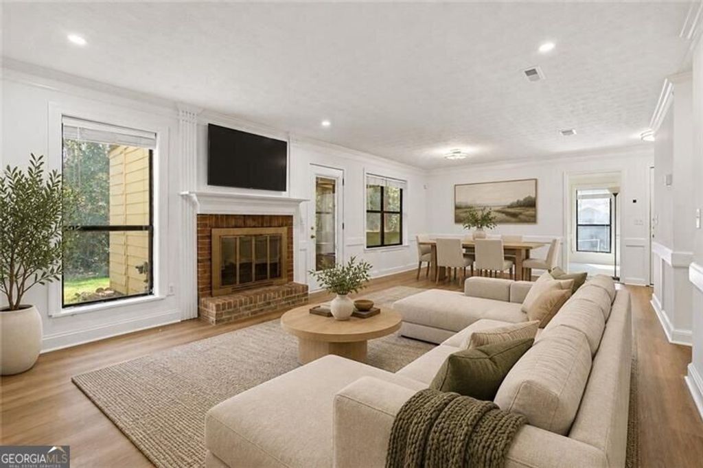 129 Sandalwood Circle, Lawrenceville, GA 30046 — photo 2