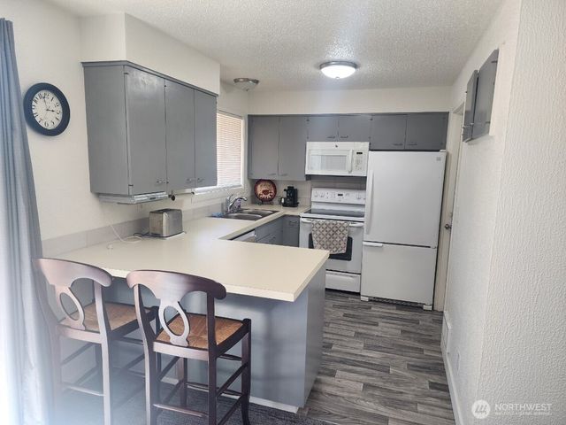 285 Mast Avenue NW, Ocean Shores, WA 98569