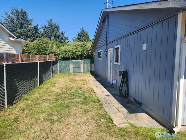 285 Mast Avenue NW, Ocean Shores, WA 98569
