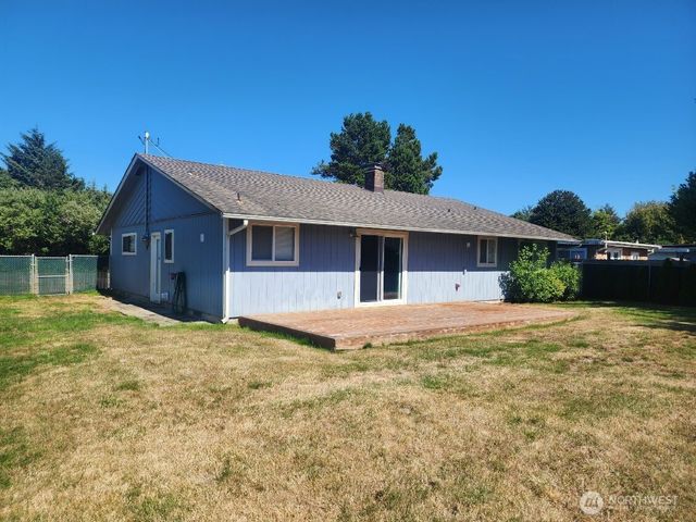 285 Mast Avenue NW, Ocean Shores, WA 98569