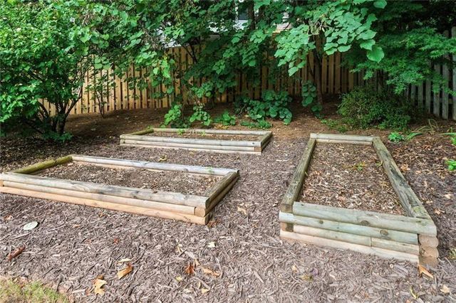 1377 Downington NW Lane, Acworth, GA 30101