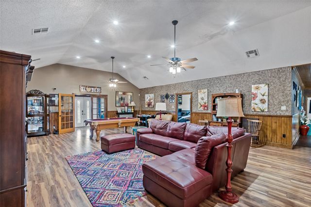 1314 N Tammye Lane, Madisonville, TX 77864