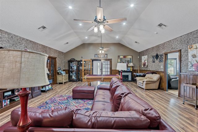 1314 N Tammye Lane, Madisonville, TX 77864