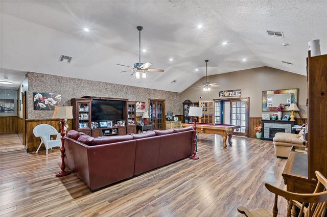 1314 N Tammye Lane, Madisonville, TX 77864