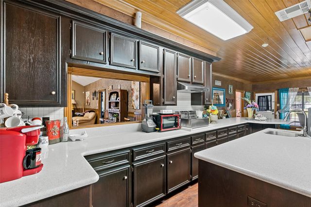 1314 N Tammye Lane, Madisonville, TX 77864