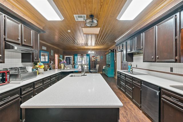 1314 N Tammye Lane, Madisonville, TX 77864