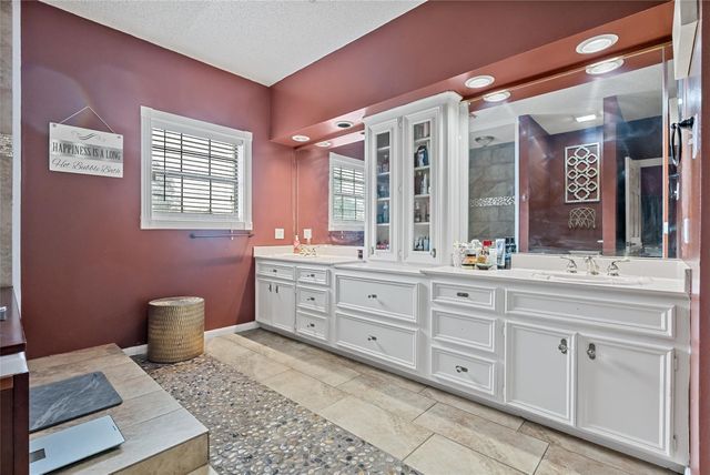 1314 N Tammye Lane, Madisonville, TX 77864