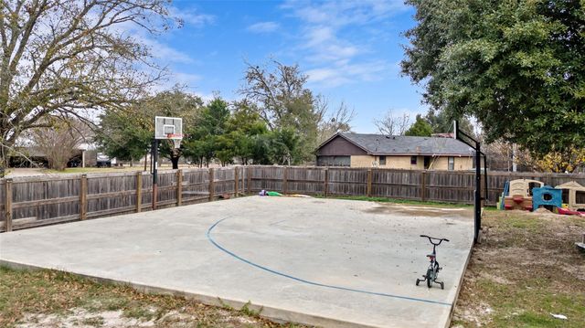 1314 N Tammye Lane, Madisonville, TX 77864