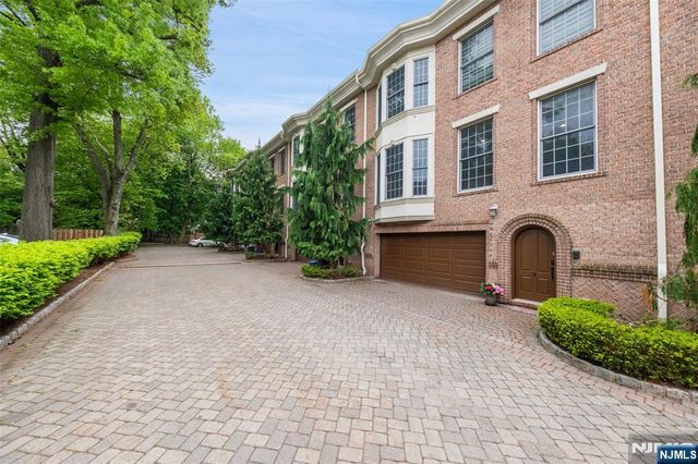 1602 Center Avenue B, Fort Lee, NJ 07024