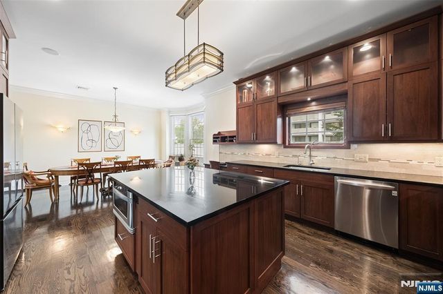 1602 Center Avenue B, Fort Lee, NJ 07024