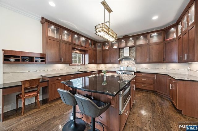 1602 Center Avenue B, Fort Lee, NJ 07024